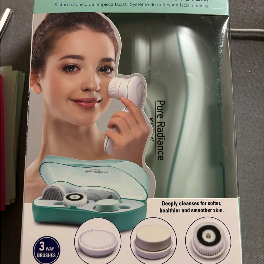 Pure Radiance Facial Cleansing Brush - White